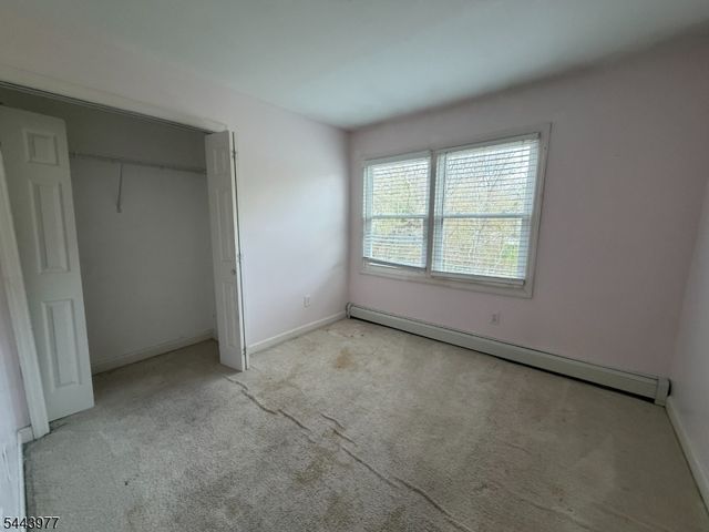 29 Billings Rd, Hopatcong Boro, NJ 07843