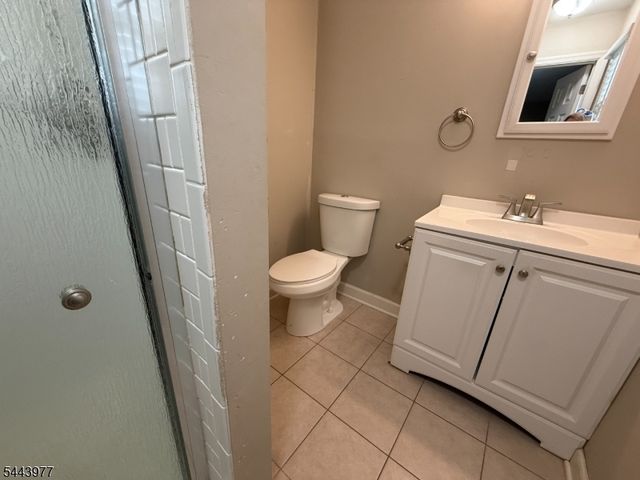 29 Billings Rd, Hopatcong Boro, NJ 07843
