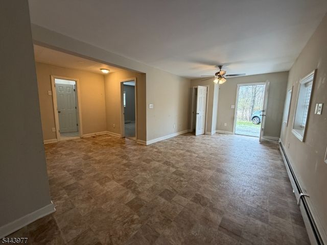 29 Billings Rd, Hopatcong Boro, NJ 07843