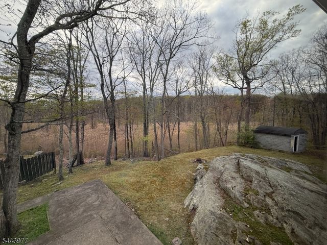 29 Billings Rd, Hopatcong Boro, NJ 07843