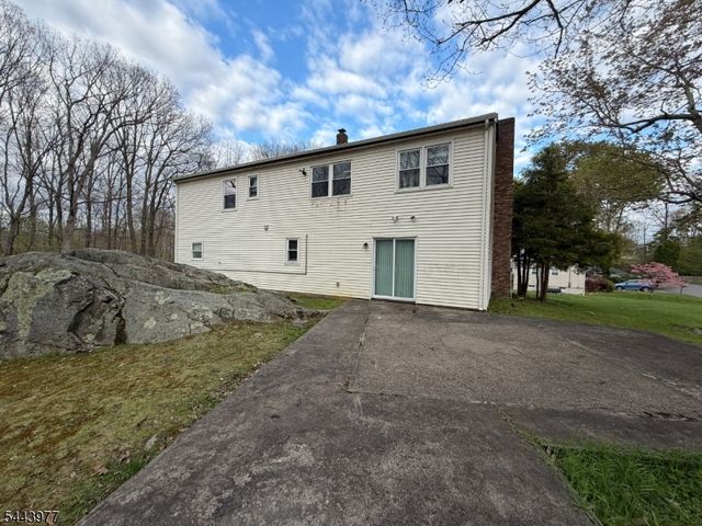 29 Billings Rd, Hopatcong Boro, NJ 07843