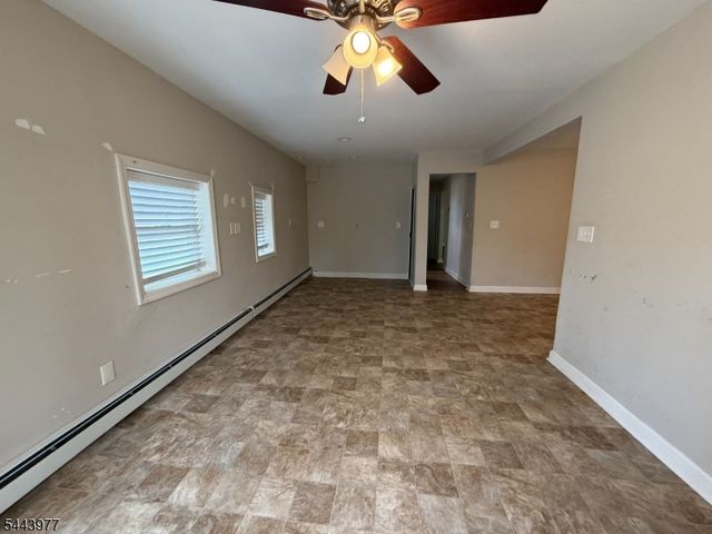 29 Billings Rd, Hopatcong Boro, NJ 07843