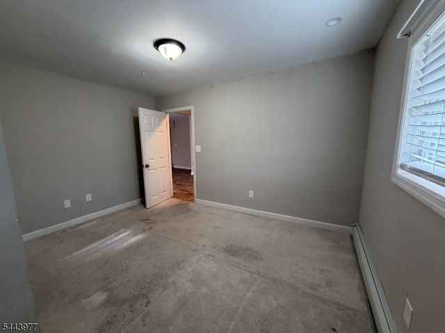 29 Billings Rd, Hopatcong Boro, NJ 07843