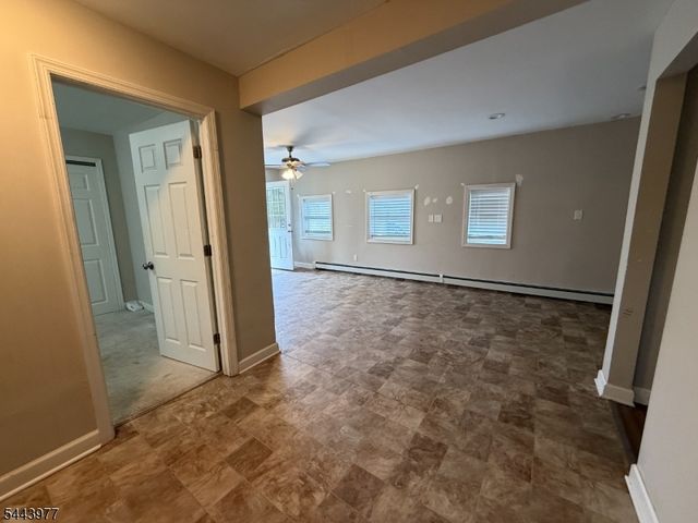 29 Billings Rd, Hopatcong Boro, NJ 07843