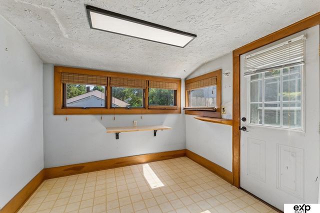 2433 N Broadway Street, Council Bluffs, IA 51503