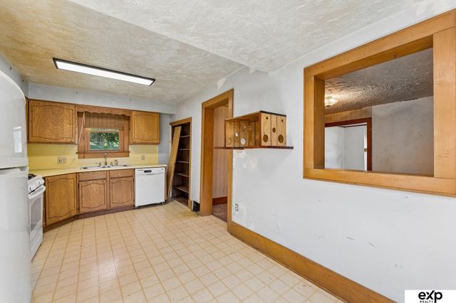 2433 N Broadway Street, Council Bluffs, IA 51503