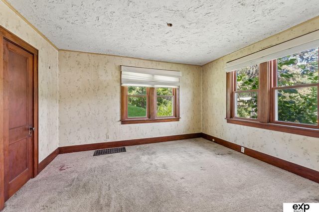 2433 N Broadway Street, Council Bluffs, IA 51503