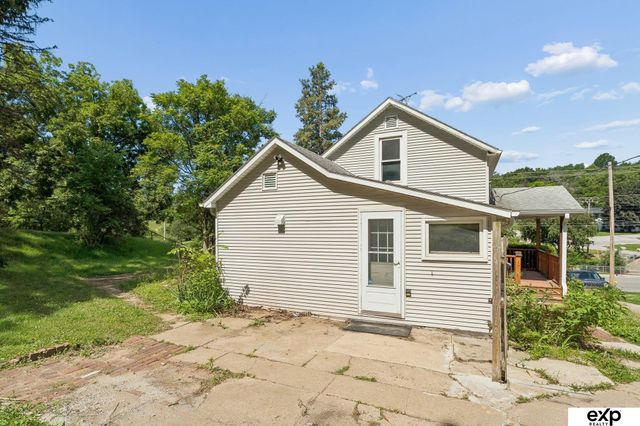 2433 N Broadway Street, Council Bluffs, IA 51503