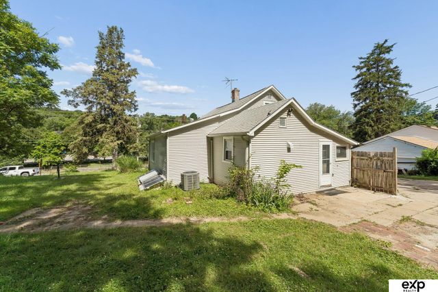 2433 N Broadway Street, Council Bluffs, IA 51503