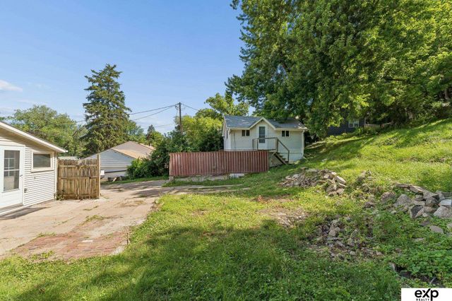 2433 N Broadway Street, Council Bluffs, IA 51503
