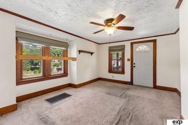 2433 N Broadway Street, Council Bluffs, IA 51503