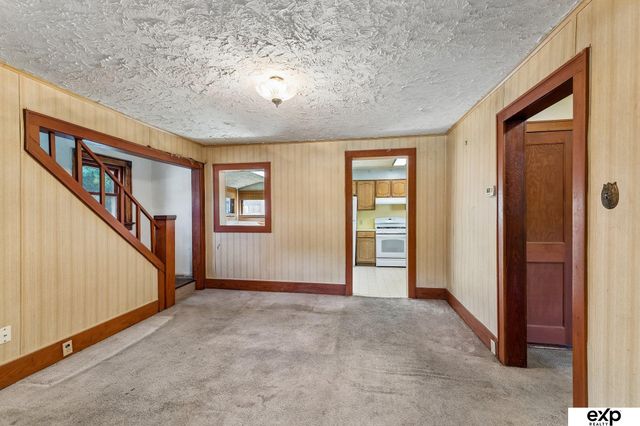 2433 N Broadway Street, Council Bluffs, IA 51503