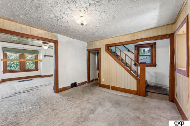2433 N Broadway Street, Council Bluffs, IA 51503