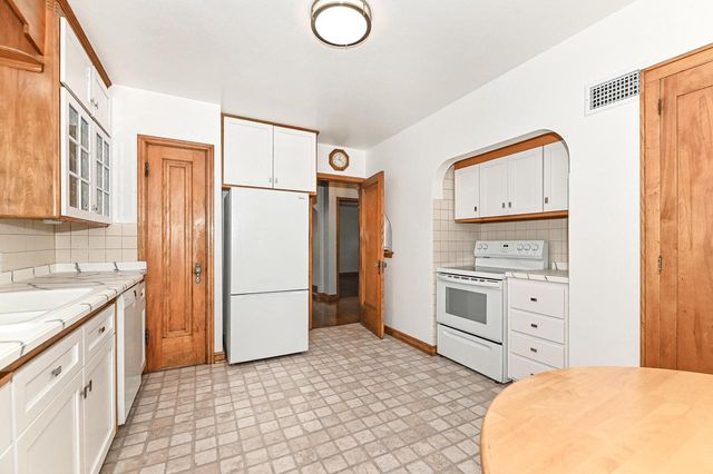 1642 S 52nd STREET, West Milwaukee, WI 53214