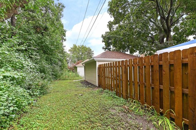 1642 S 52nd STREET, West Milwaukee, WI 53214
