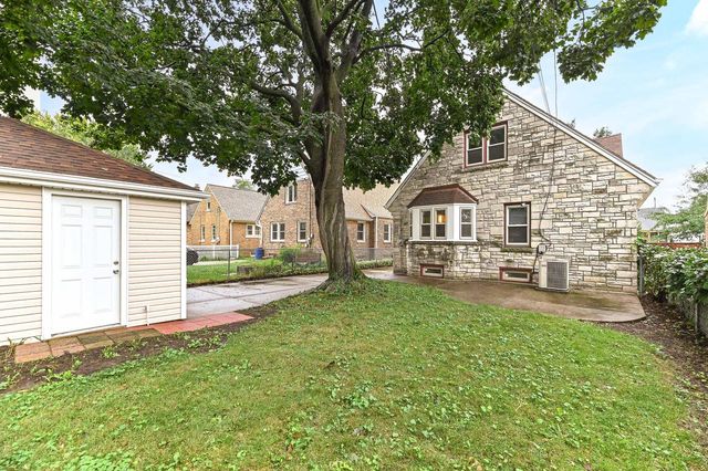 1642 S 52nd STREET, West Milwaukee, WI 53214