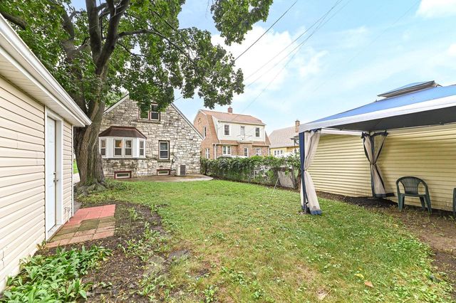 1642 S 52nd STREET, West Milwaukee, WI 53214