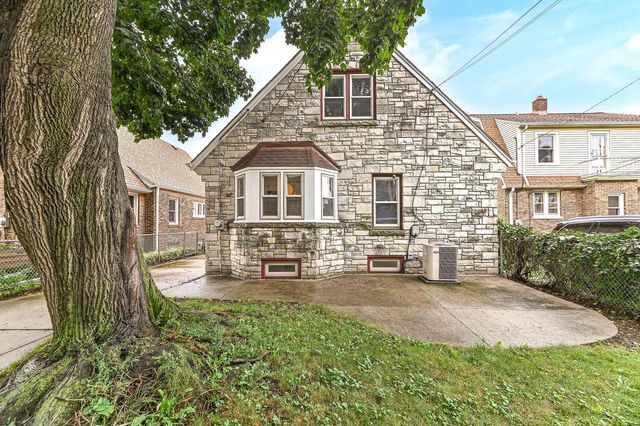 1642 S 52nd STREET, West Milwaukee, WI 53214