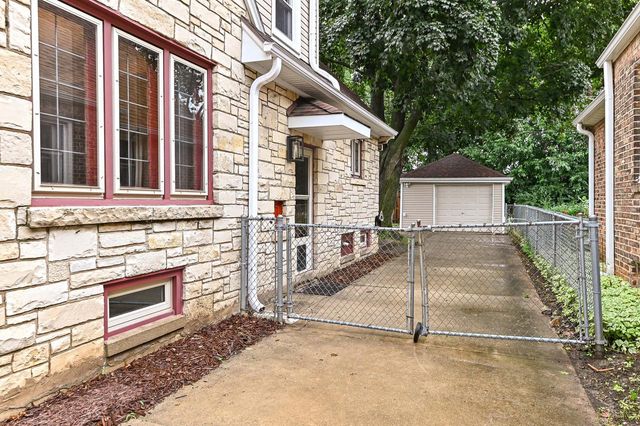 1642 S 52nd STREET, West Milwaukee, WI 53214