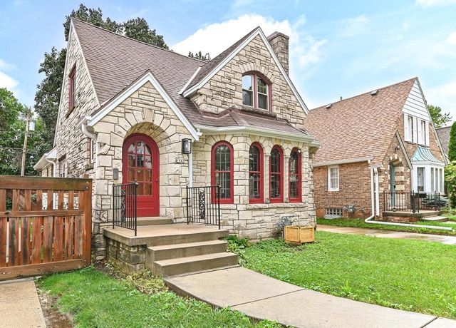 1642 S 52nd STREET, West Milwaukee, WI 53214