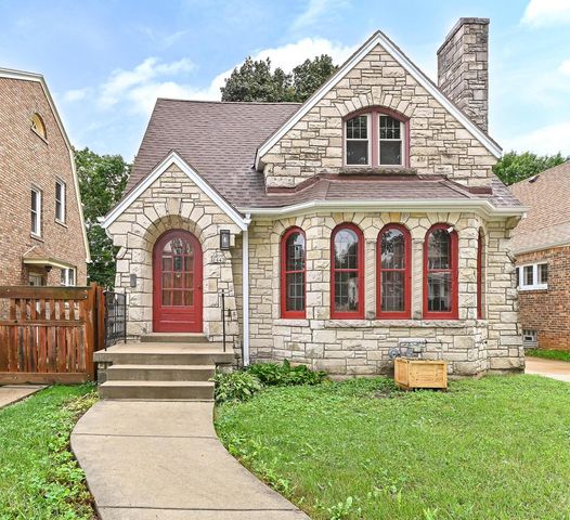 1642 S 52nd STREET, West Milwaukee, WI 53214