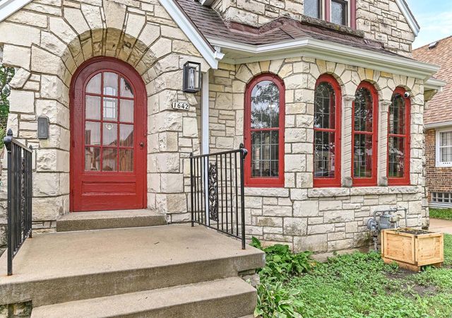 1642 S 52nd STREET, West Milwaukee, WI 53214