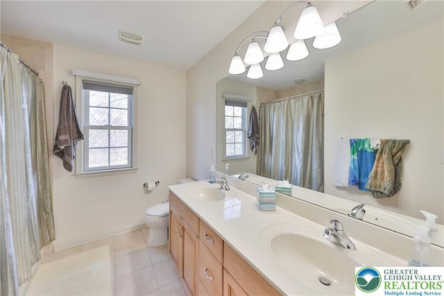 4544 Oakwood Lane, Lower Nazareth Twp, PA 18064