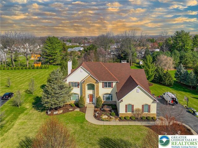 4544 Oakwood Lane, Lower Nazareth Twp, PA 18064