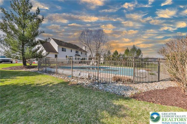4544 Oakwood Lane, Lower Nazareth Twp, PA 18064