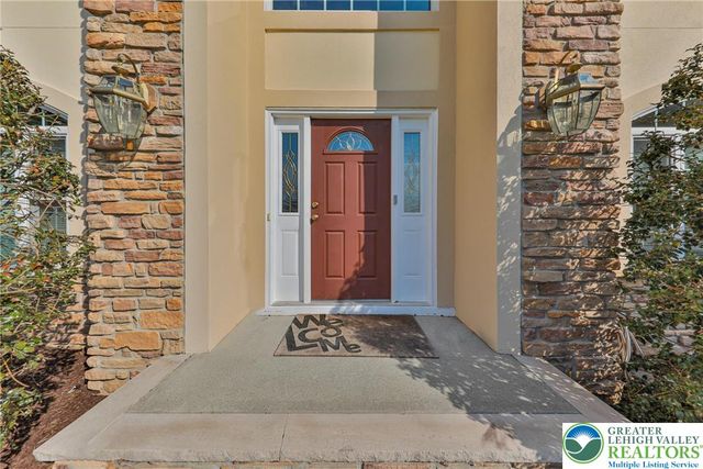 4544 Oakwood Lane, Lower Nazareth Twp, PA 18064