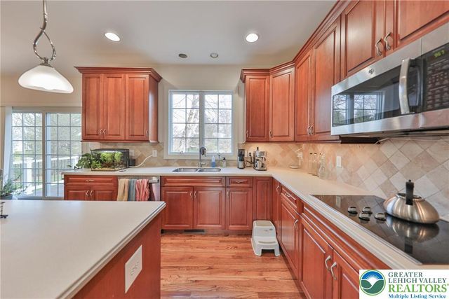 4544 Oakwood Lane, Lower Nazareth Twp, PA 18064