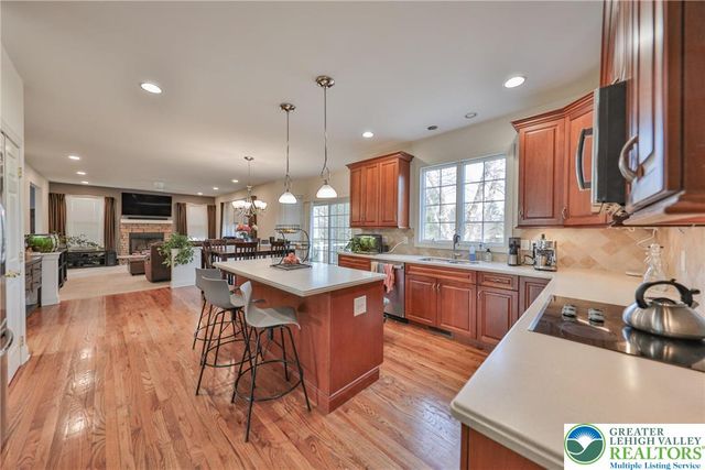 4544 Oakwood Lane, Lower Nazareth Twp, PA 18064