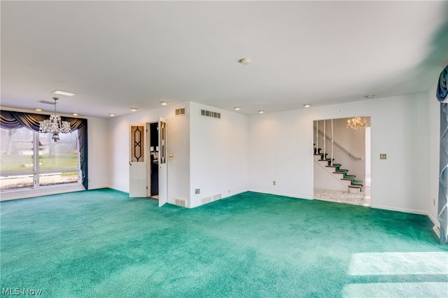 5365 Sampson Drive, Girard, OH 44420