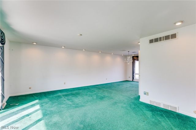 5365 Sampson Drive, Girard, OH 44420