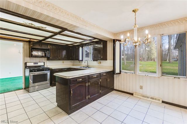 5365 Sampson Drive, Girard, OH 44420