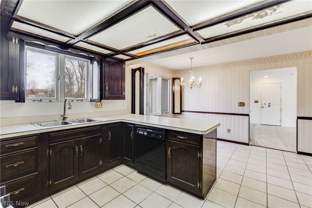 5365 Sampson Drive, Girard, OH 44420