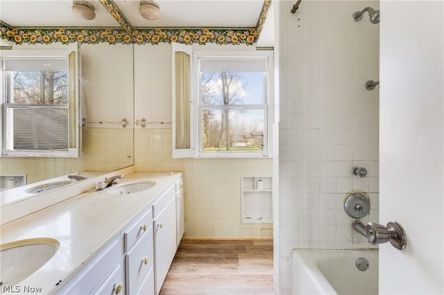 5365 Sampson Drive, Girard, OH 44420