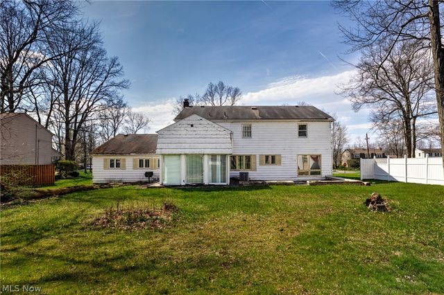 5365 Sampson Drive, Girard, OH 44420