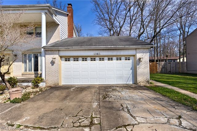 5365 Sampson Drive, Girard, OH 44420
