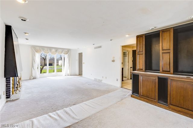 5365 Sampson Drive, Girard, OH 44420