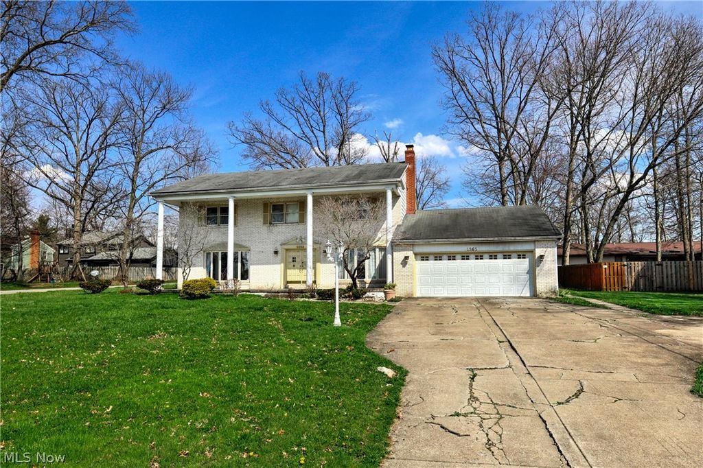 5365 Sampson Drive, Girard, OH 44420