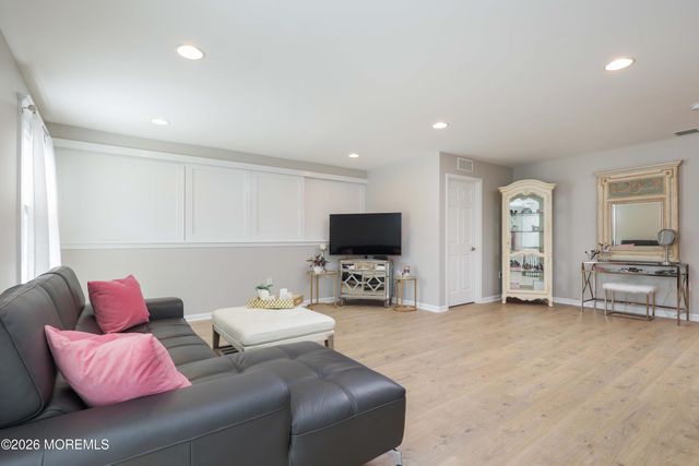 2 Lily Pond Court, Howell, NJ 07731