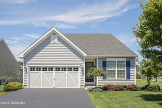 2 Lily Pond Court, Howell, NJ 07731