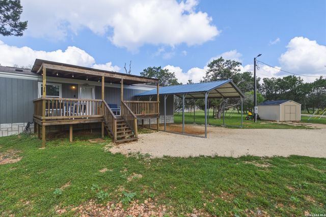 256 NAKOMIS DR, Bandera, TX 78003