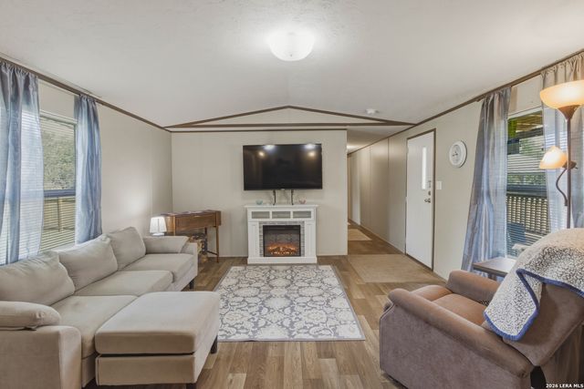 256 NAKOMIS DR, Bandera, TX 78003