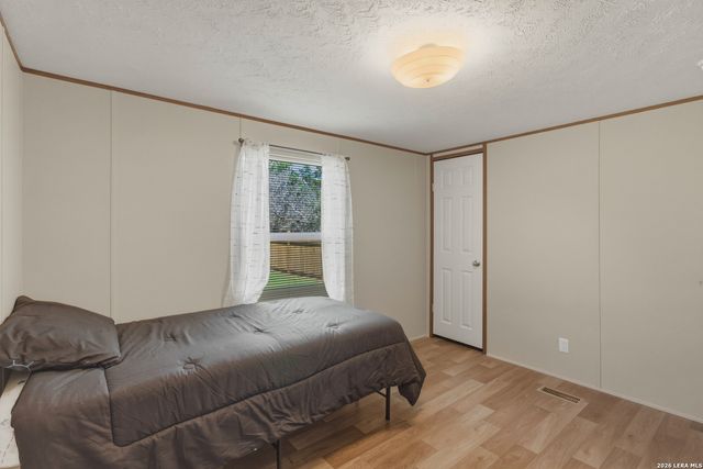 256 NAKOMIS DR, Bandera, TX 78003