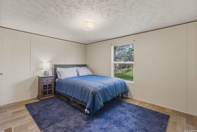 256 NAKOMIS DR, Bandera, TX 78003