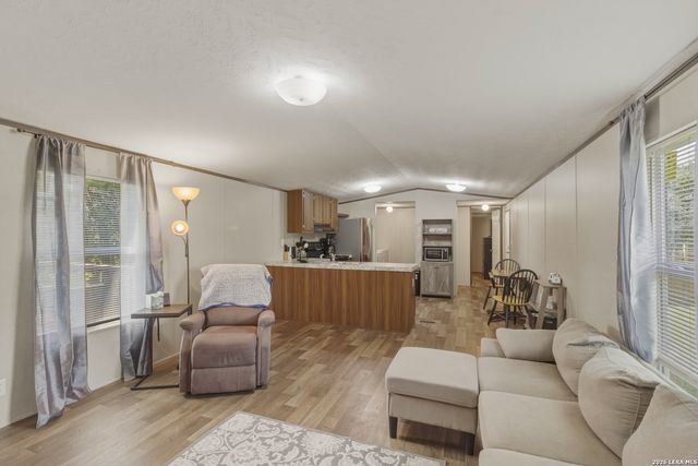 256 NAKOMIS DR, Bandera, TX 78003