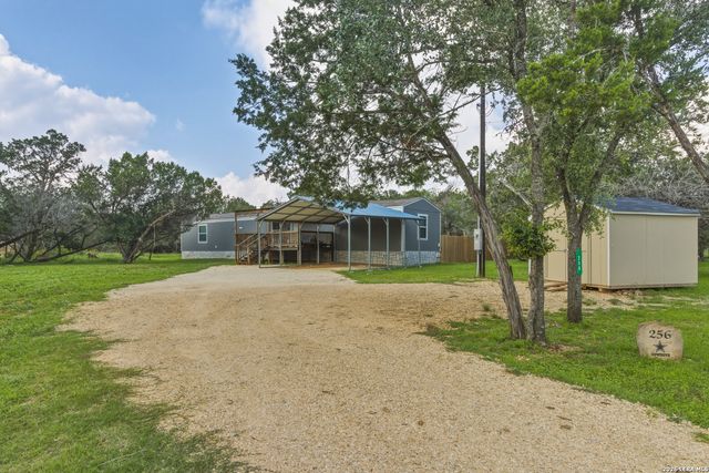 256 NAKOMIS DR, Bandera, TX 78003