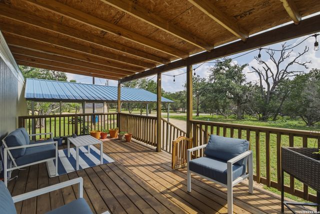 256 NAKOMIS DR, Bandera, TX 78003